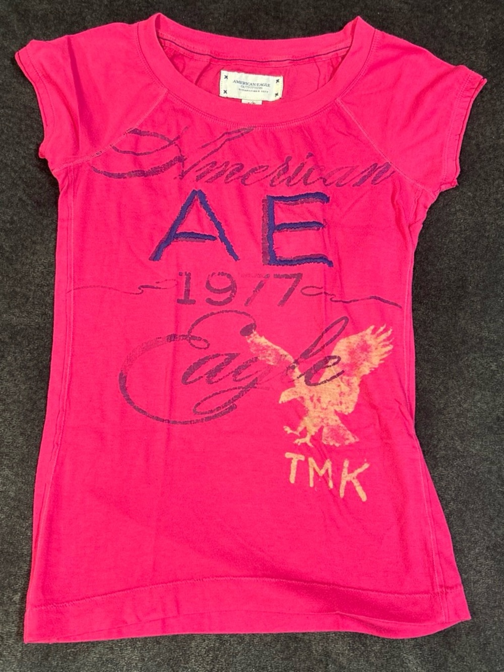 American Eagle Outfitters Hot Pink Graphic Short Sleeve Tee
